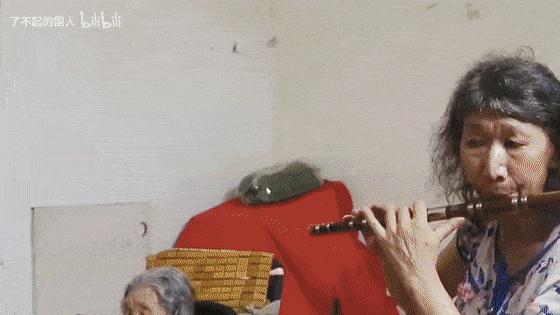 61岁老头男扮女装,47岁大叔男扮女装20年