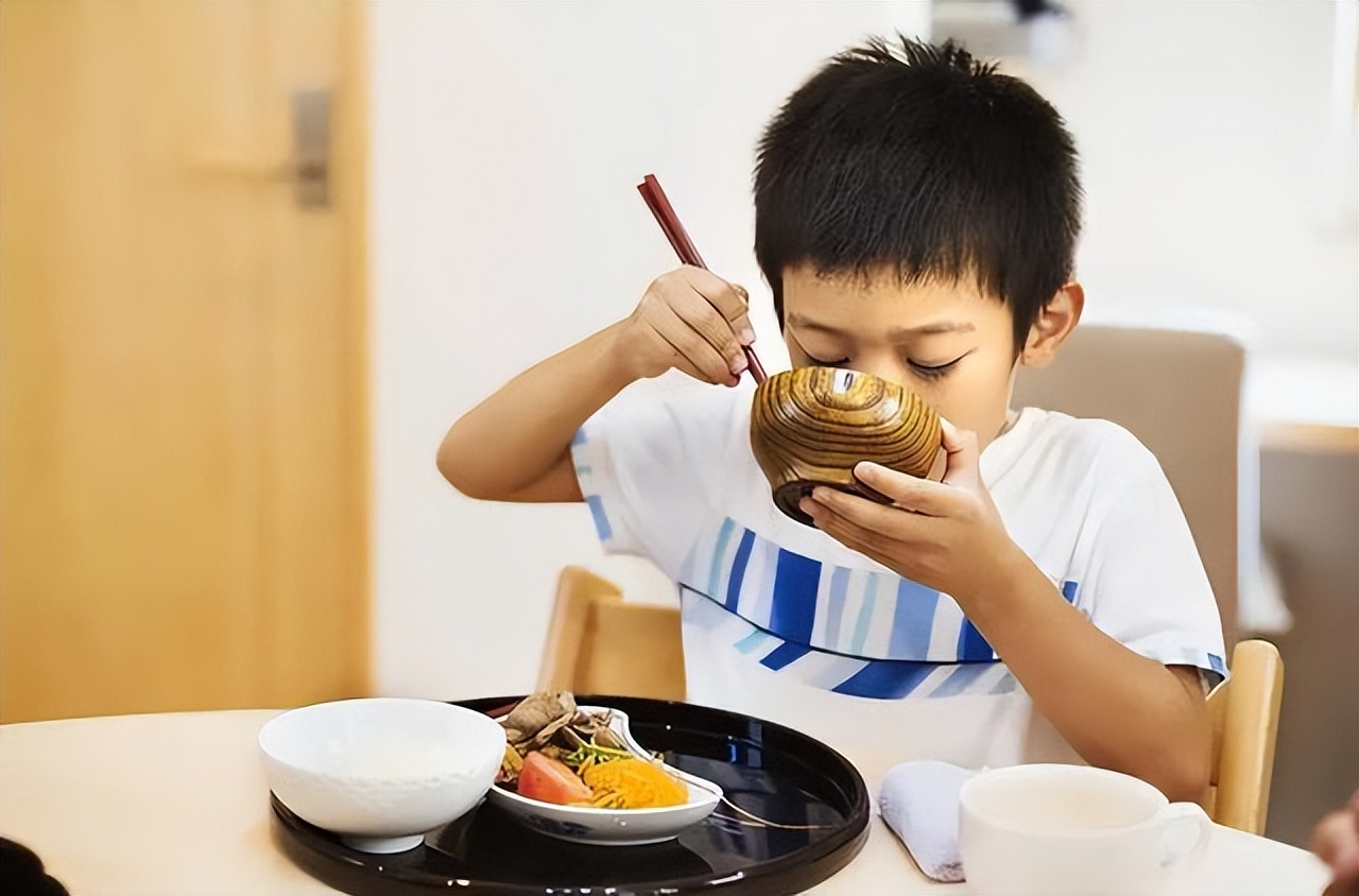 小孩阳了以后喉咙疼怎么食疗,小孩又阳了怎么办