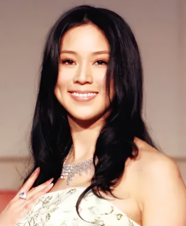 看徐子淇的现状，才明白嫁给李家诚是最好的选择