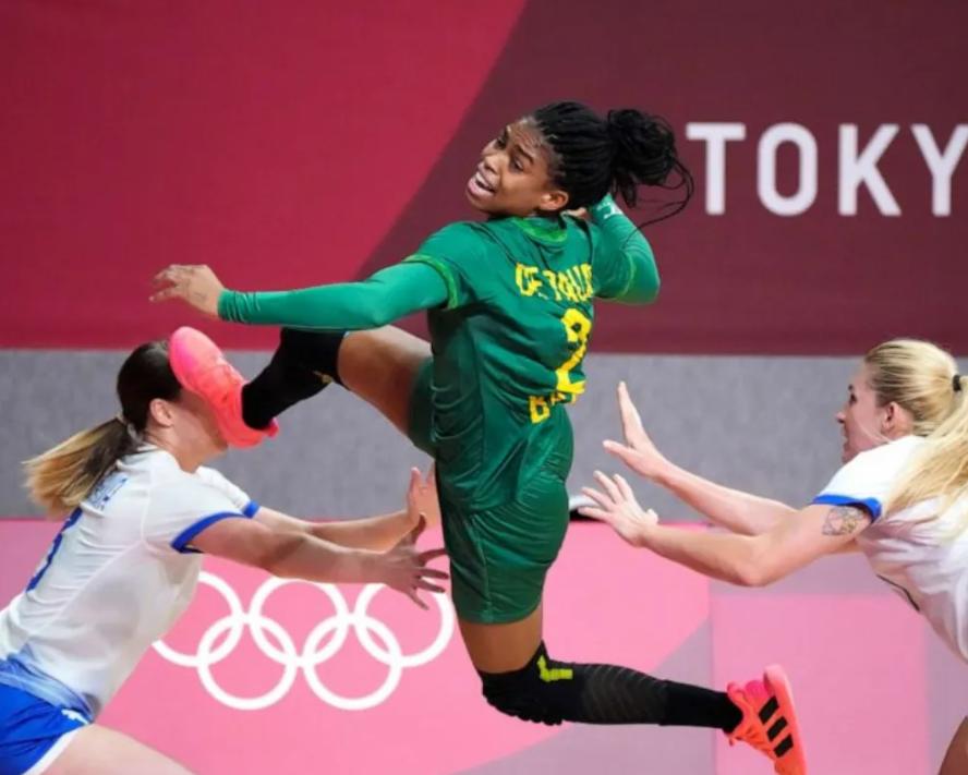 赛场上搞笑的瞬间救人,职业赛场上的十大爆笑场面