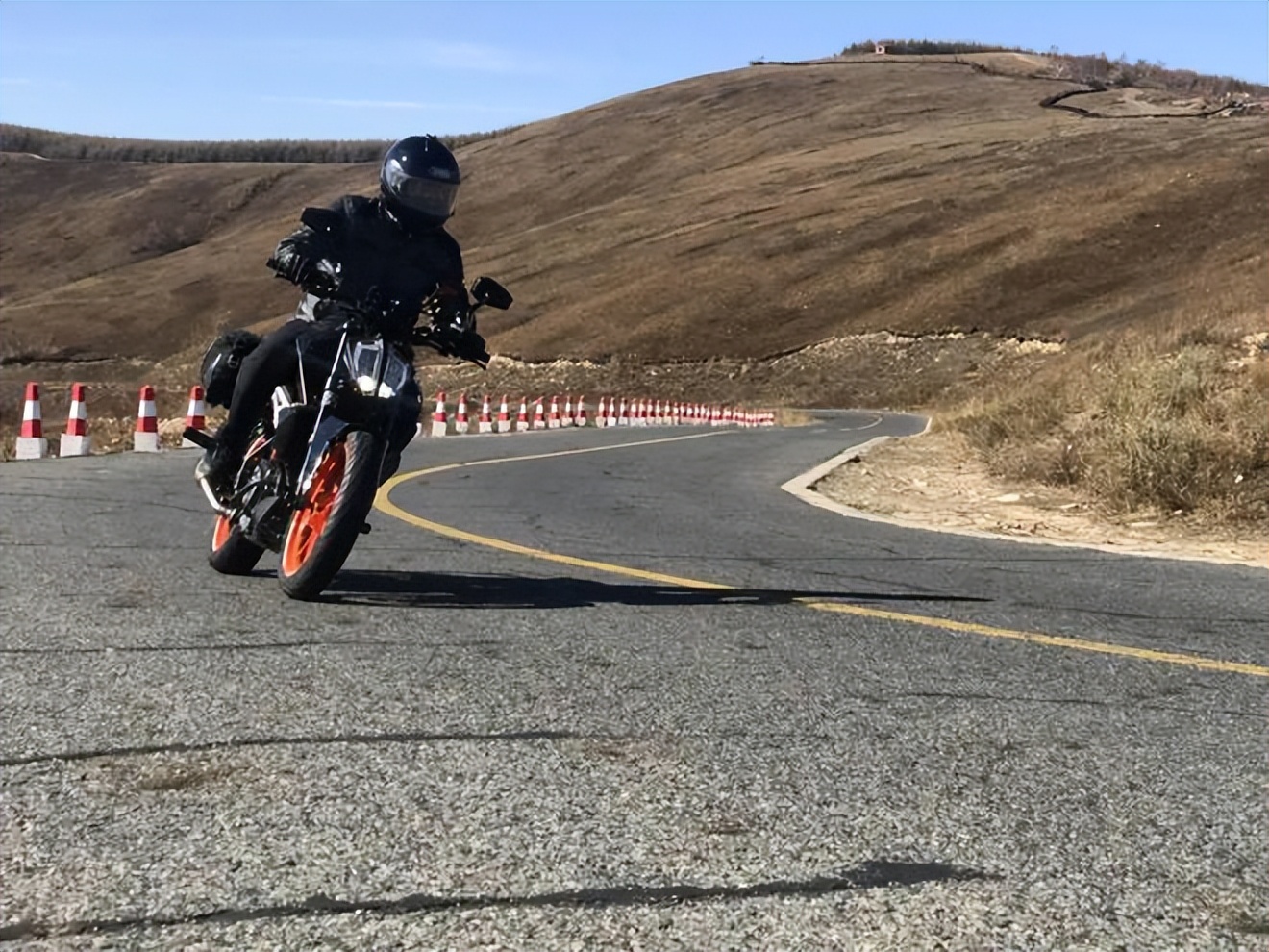 痞幼红色的摩托车,痞幼红色摩托车