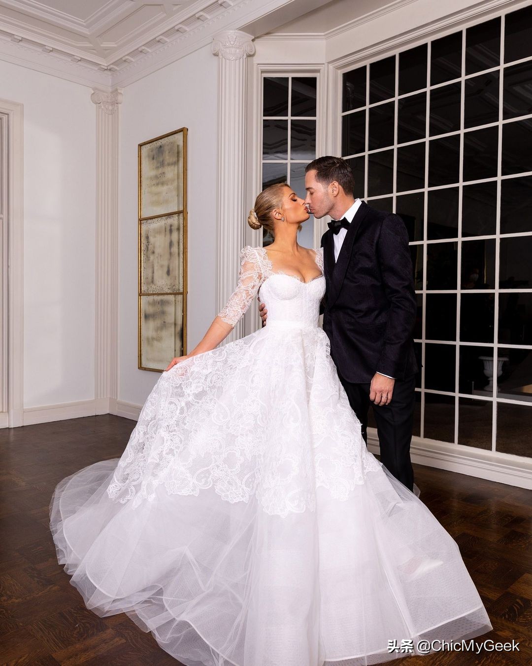 美国社交名媛希尔顿图片,帕丽斯希尔顿穿白色礼服惊艳