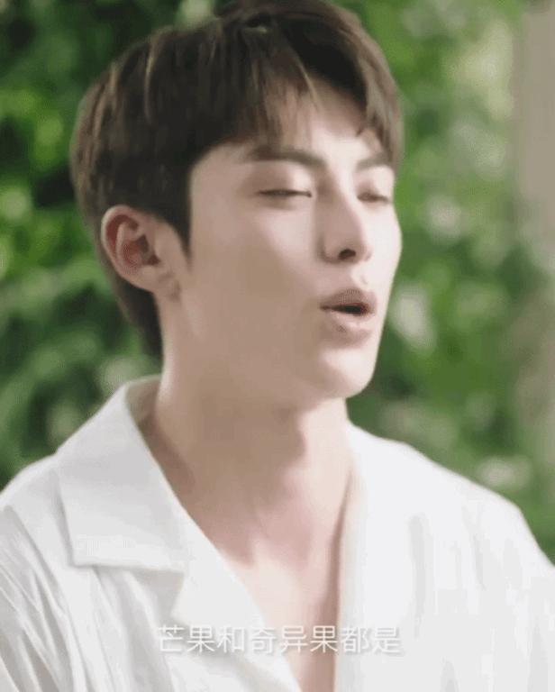 王鹤棣出席活动微博惊艳,王鹤棣一夜爆红的反应