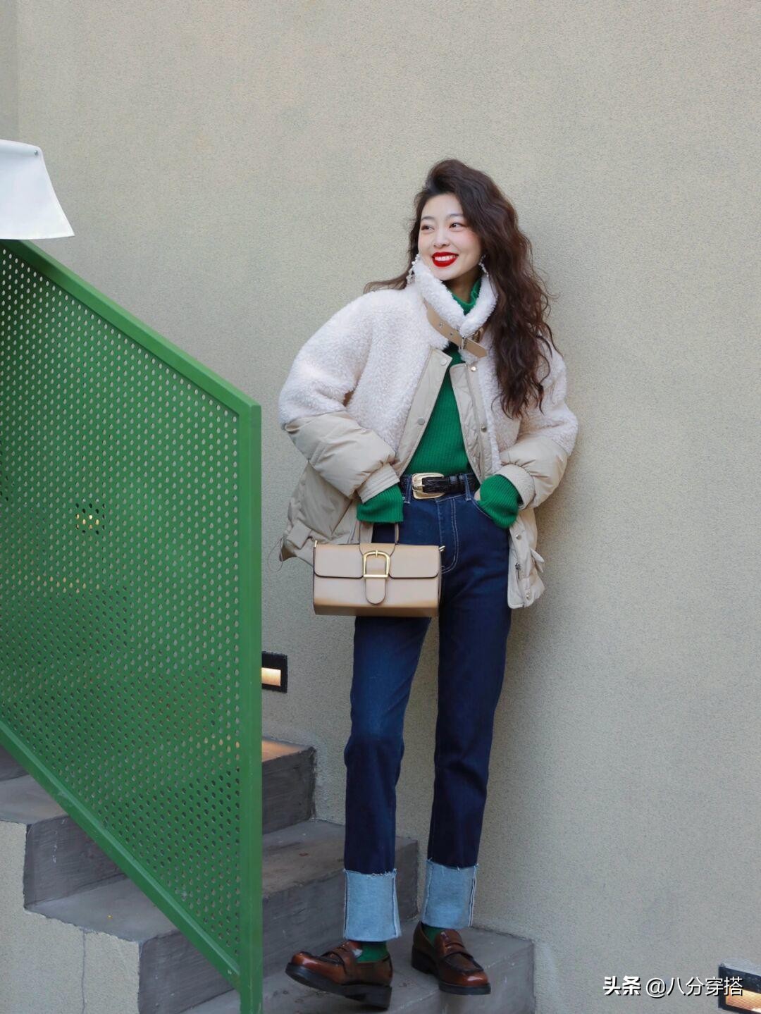 今年最火的羊羔绒外套,羊羔绒外套冬季温柔系穿搭