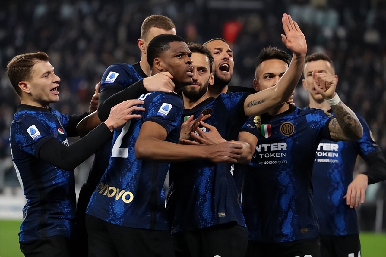 米兰在联赛中的表现十分令人惊讶,米兰德比米兰两次6杀国际米兰