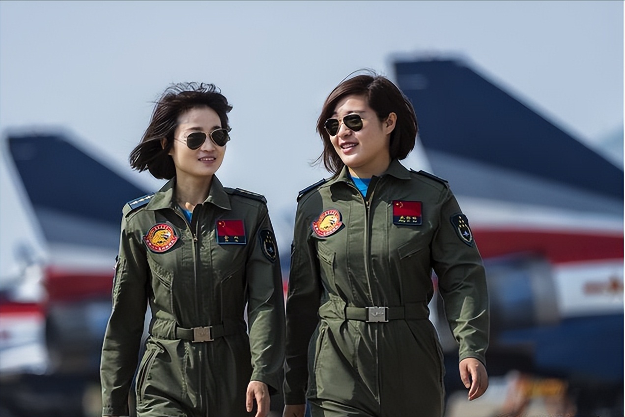 女飞行员余旭牺牲七周年,第一批女歼击机飞行员余旭
