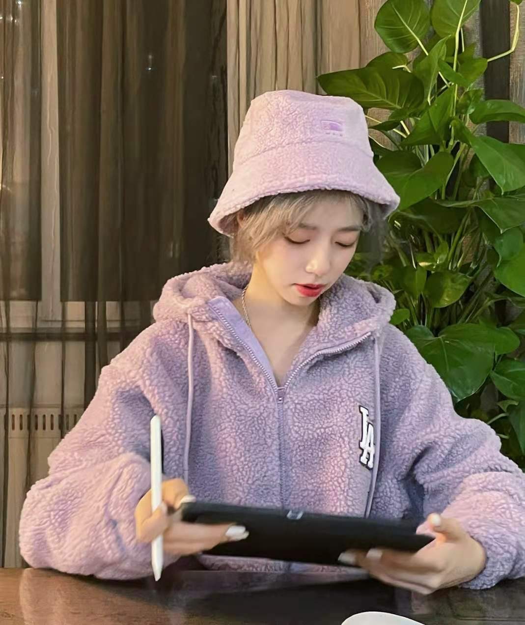 为什么感觉戴帽子很丑,戴帽子适合的穿搭