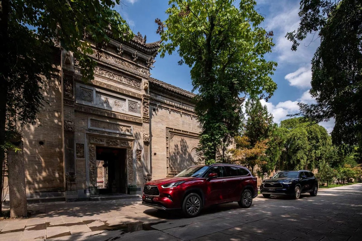 常青树对比汉兰达,新四代汉兰达2023款