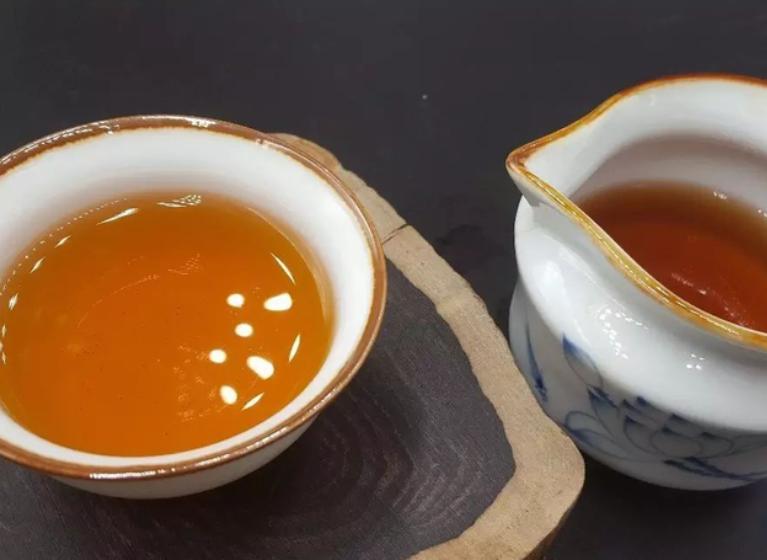 红茶和绿茶哪个茶好喝一点,绿茶和红茶茶叶推荐哪个比较好喝