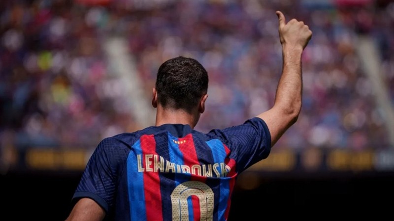 五大联赛唯一一个全胜的球队,五大联赛提前夺冠还踢吗