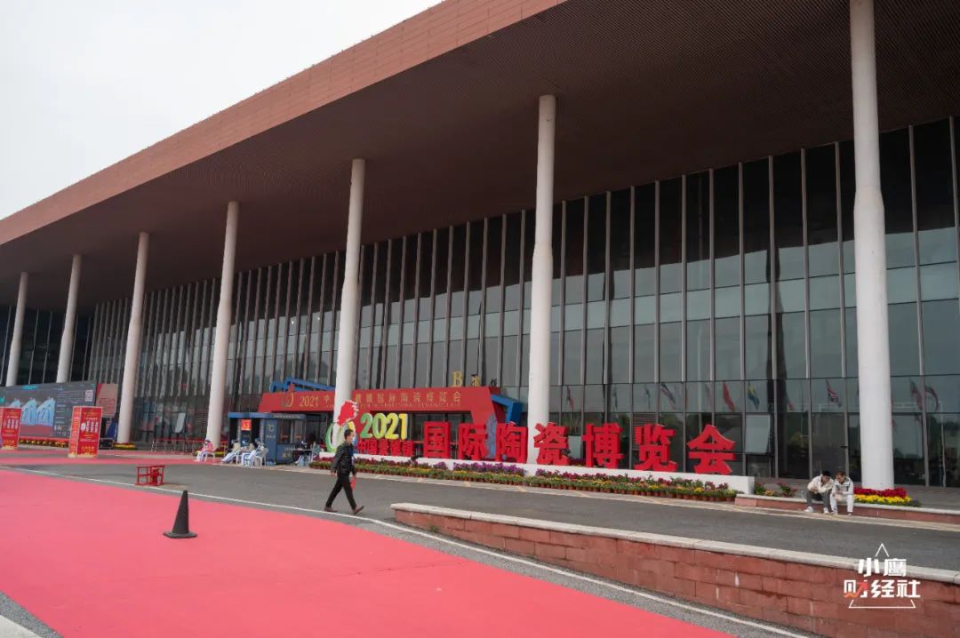 景德镇所有的东西都跟瓷器有关系,景德镇的陶瓷在窑里