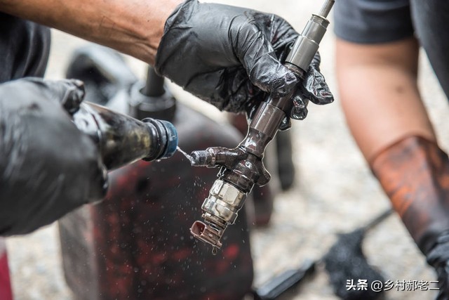 水堵漏了，单缸柴油机进水了，启动发动机会发生什么？