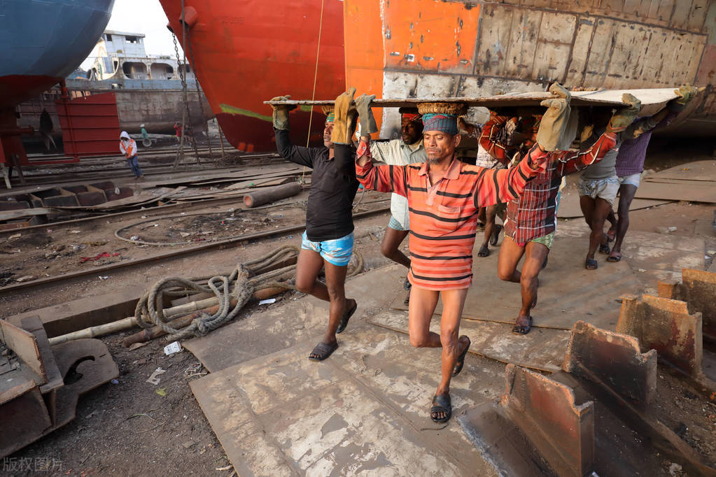 船到孟加拉，当地人送女儿给船员的婚俗要不得，船员善举让人感动