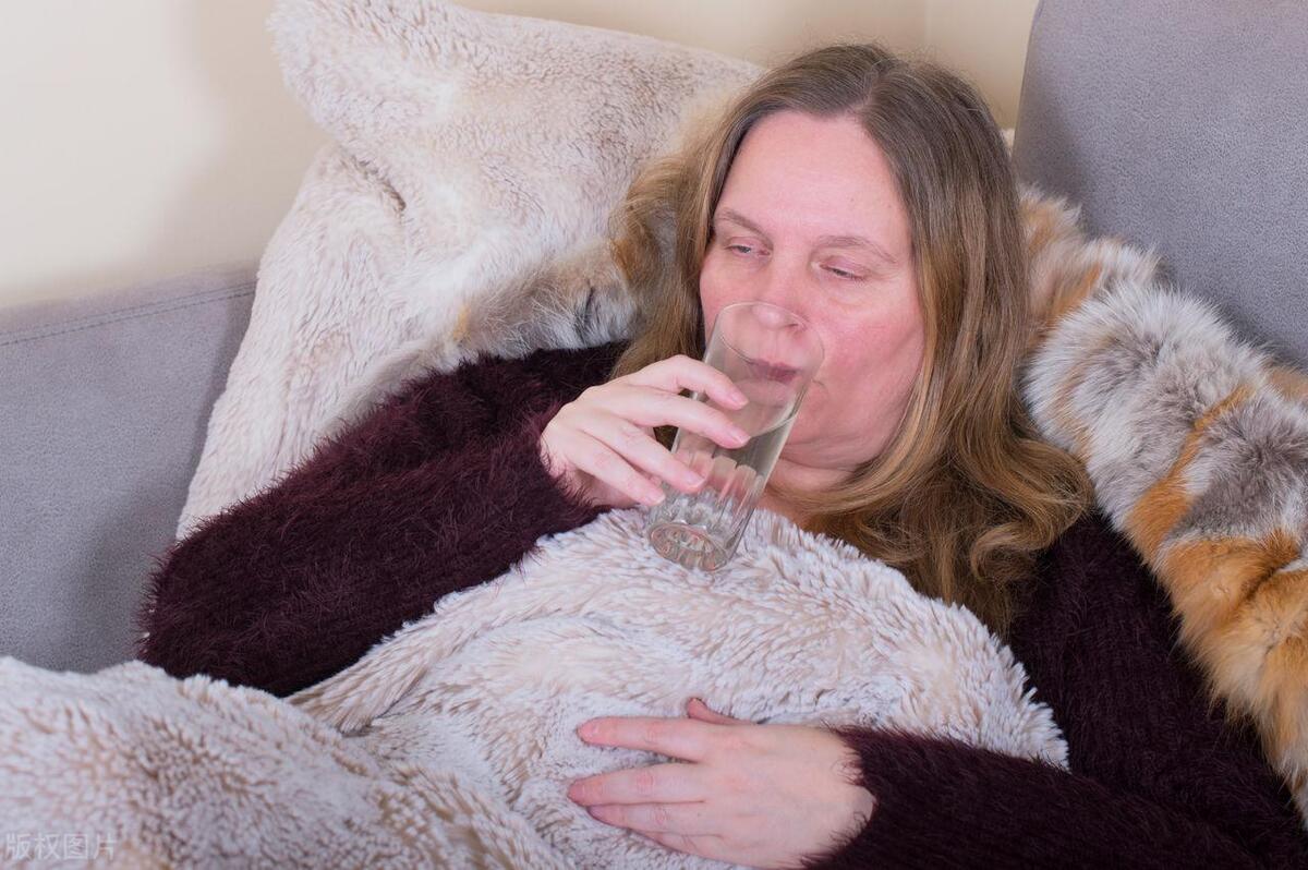 绝经半年又来月经是宫颈癌吗,绝经后一年多又来月经是宫颈癌吗