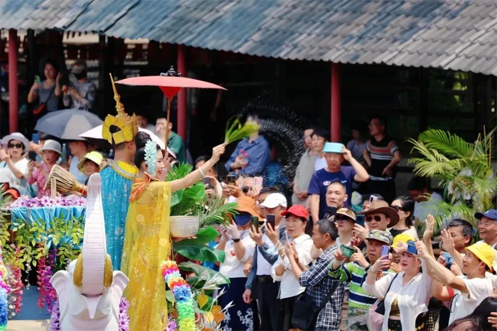 坐上动车去赴约，一起“水水水”吧！