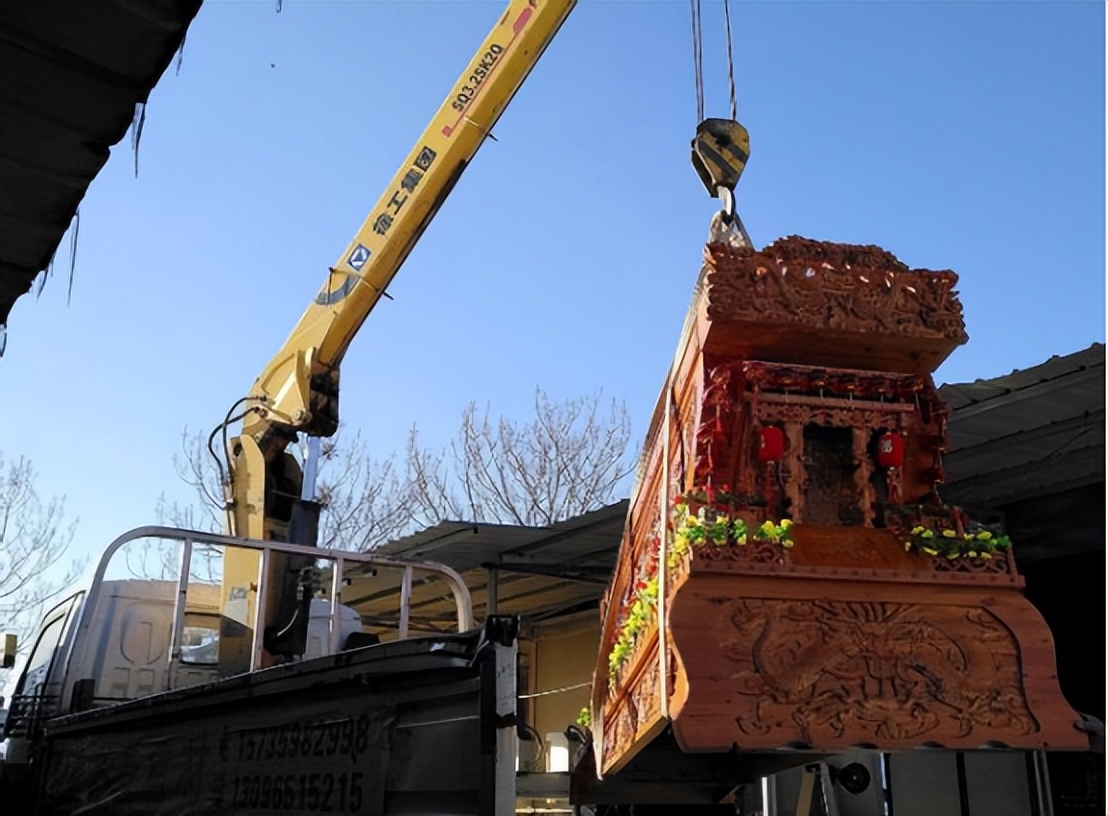 农民老木工做棺材视频,山西农民大哥做棺材