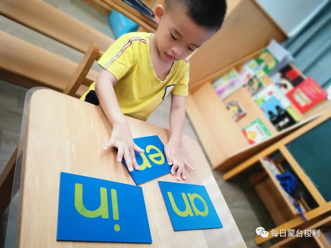 小孩通过哭闹要挟父母实例,当孩子用哭要挟时如何应对