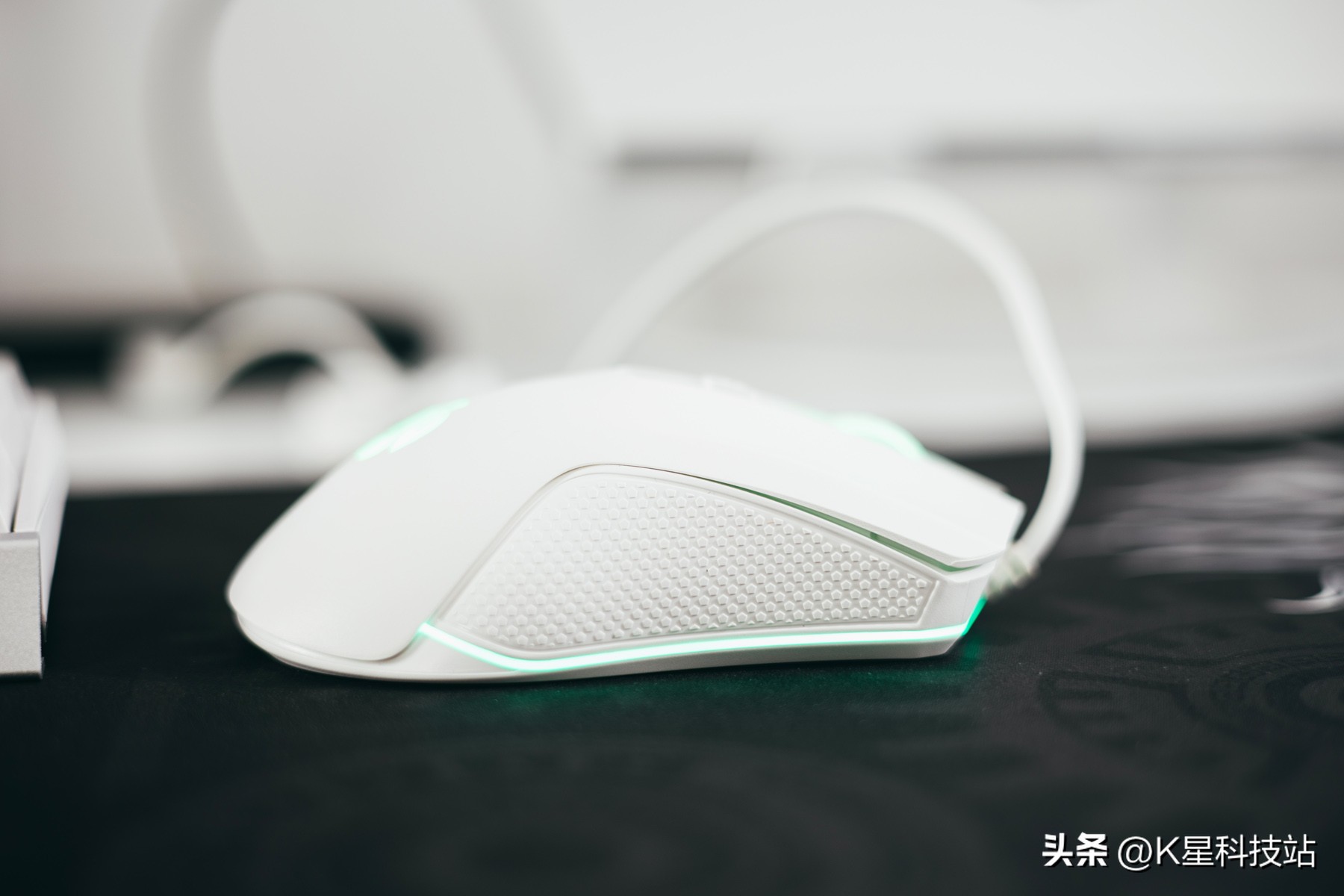 我的桌面我做主，一套平淡无奇白色系生产力+重度娱乐桌面分享