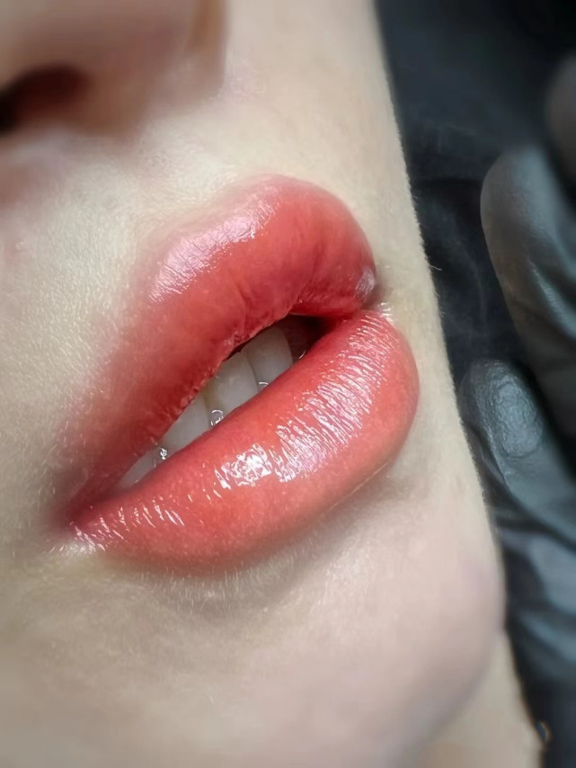 老式唇线,唇色改浅