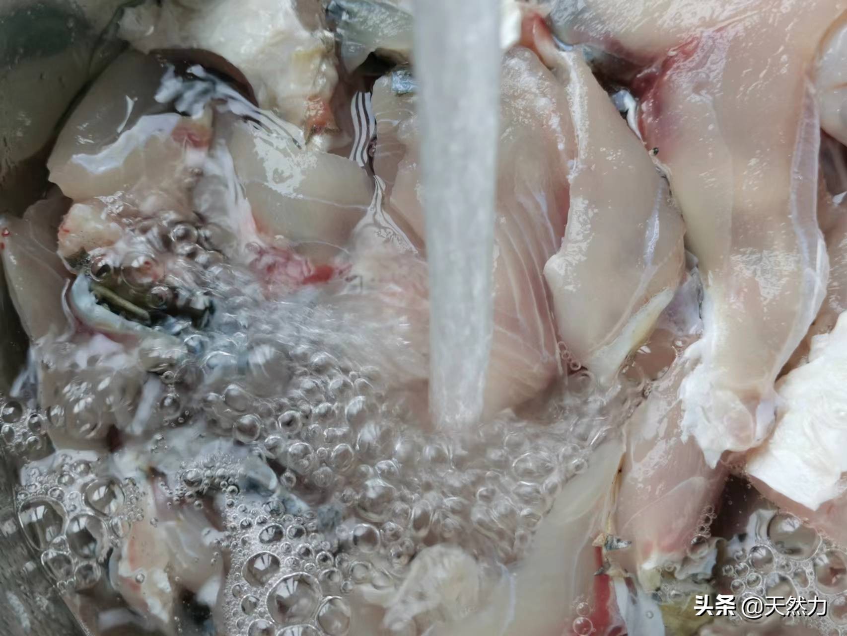 酸菜鱼正宗酸菜鱼的做法,酸菜鱼家常做法鱼肉鲜香滑嫩酸