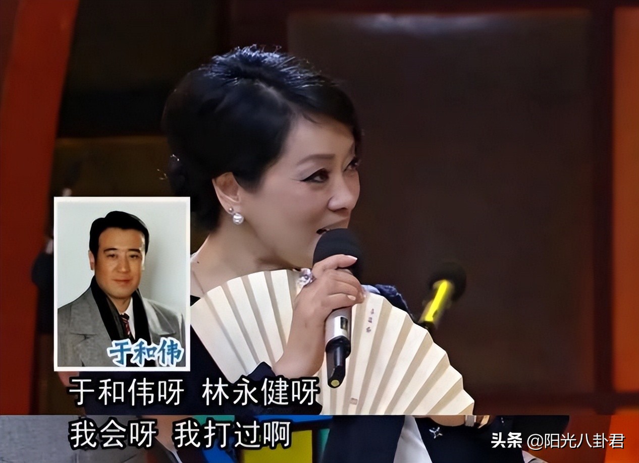 明星同框杨幂和肖战,众女星与谢霆锋合影