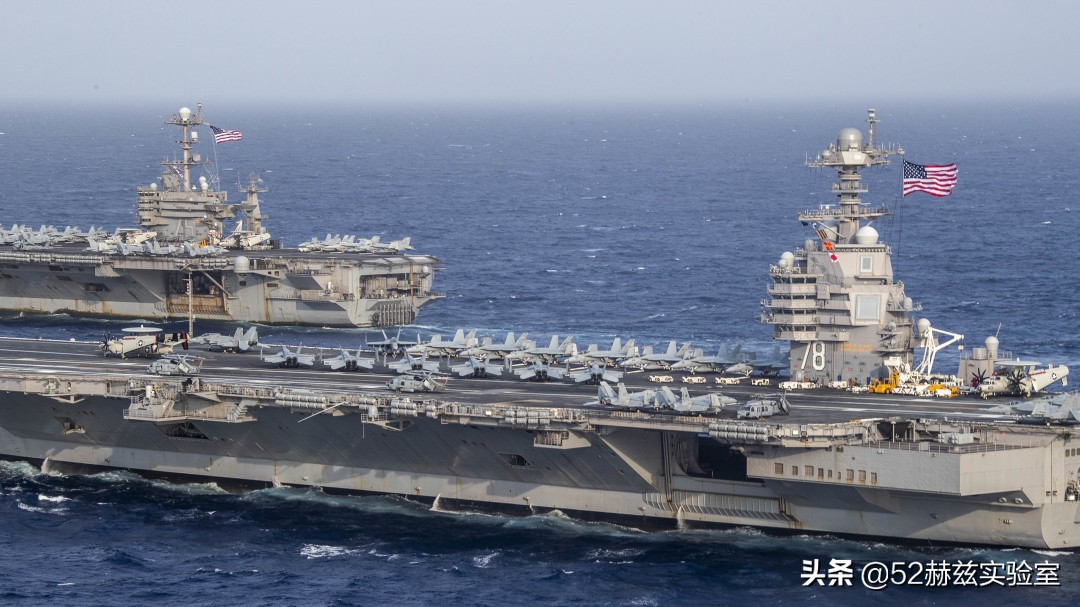 为什么航母旁边有很多小船,为什么航母后面有长长的拖尾