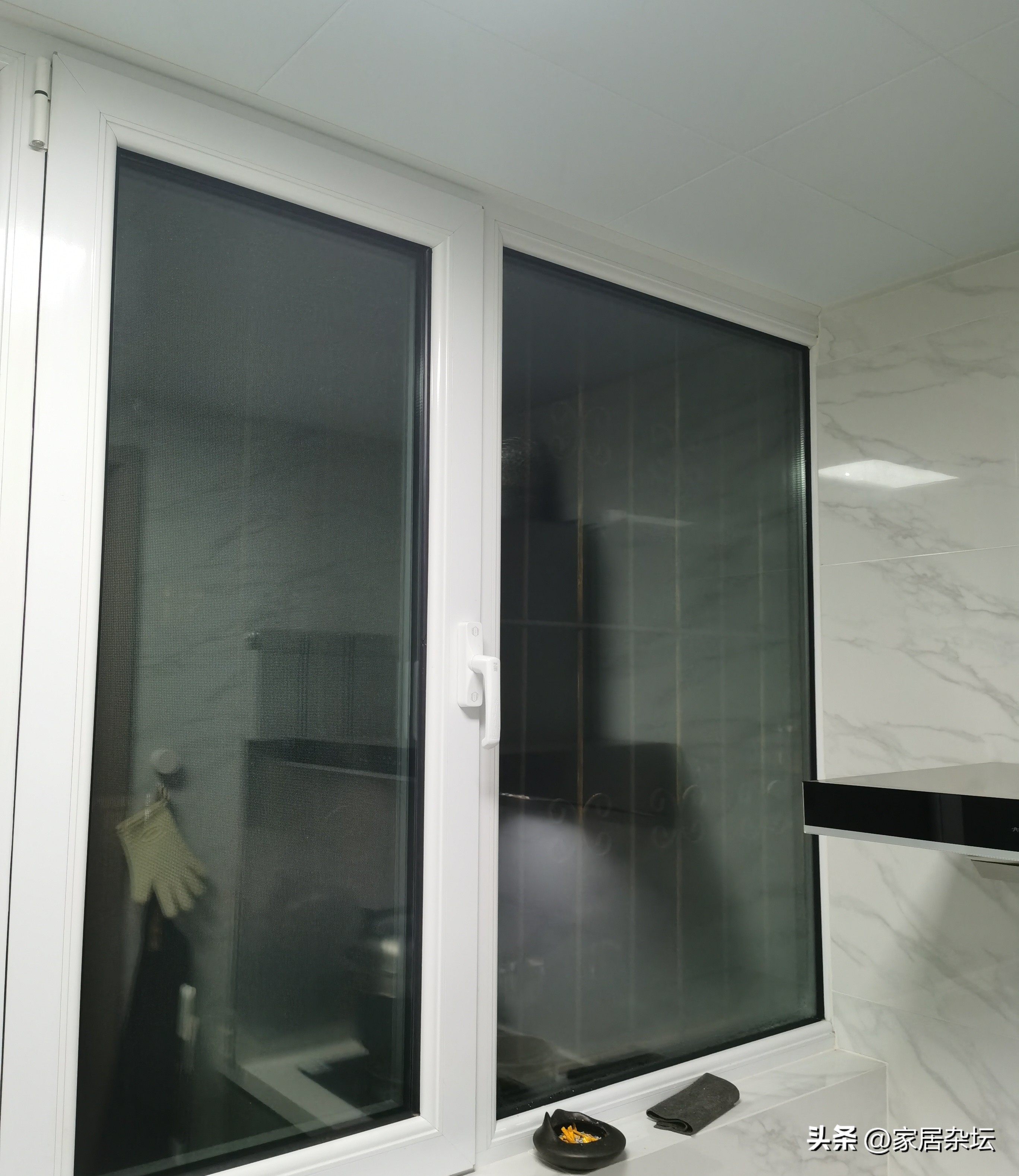 做饭时开油烟机是关窗还是开窗,抽油烟机开的时候需要开窗吗