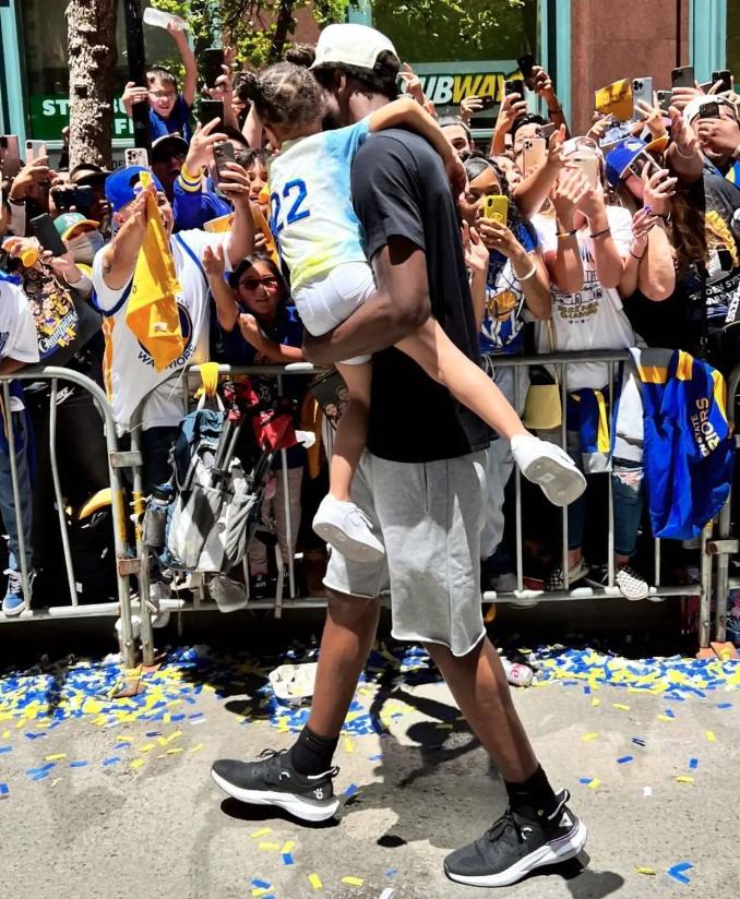 维金斯和汤普森最强nba,全明星直播维金斯