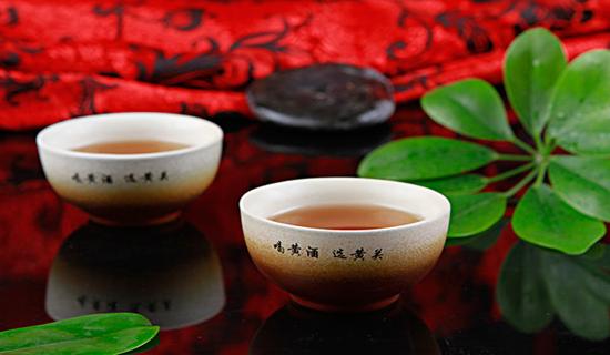 黄酒传承至今，为啥一直“酒在囧途”？内行人：这4个弊端比较突兀