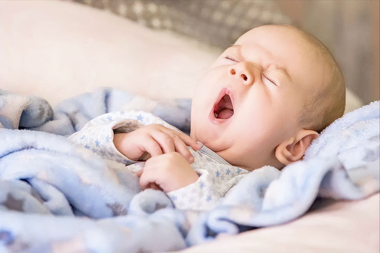 8种错误睡姿让宝宝越睡越迟钝,宝宝六种睡姿不正确会越睡越迟钝