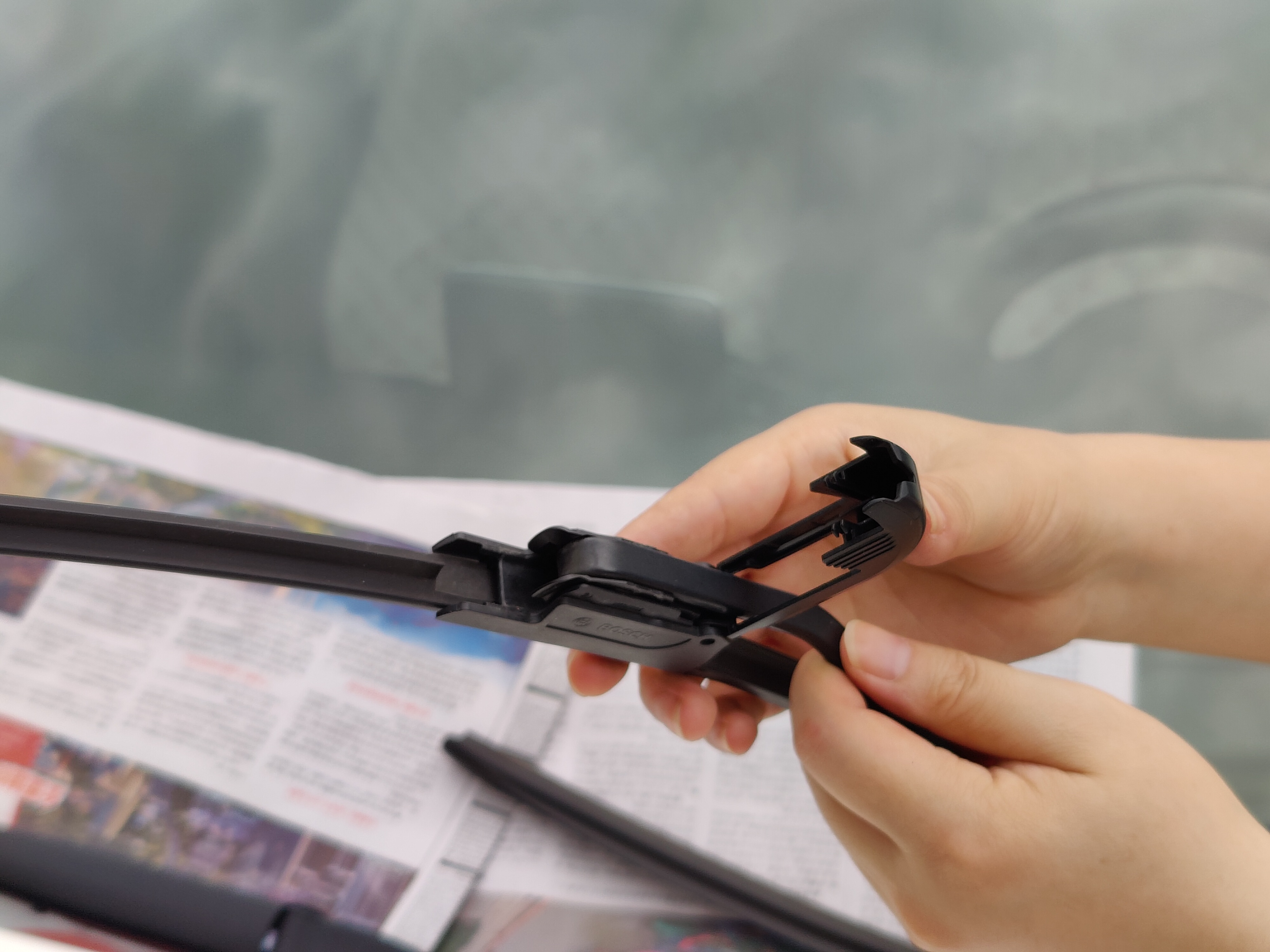 昂克赛拉原装雨刷胶条更换,马自达昂克赛拉如何更换雨刷胶条