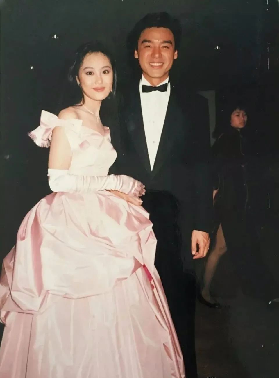 她一个人，搞垮两个亿万富豪