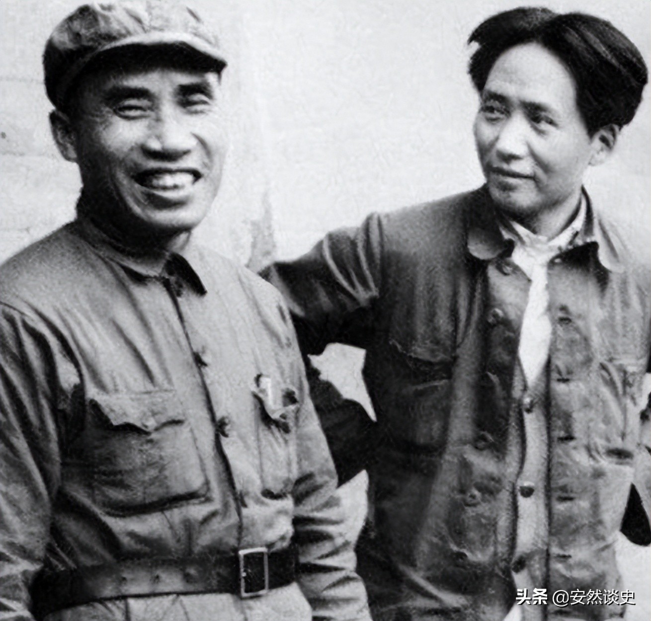 76年毛主席没参加周总理追悼会，*国锋华**含泪解释：老人家身不由己