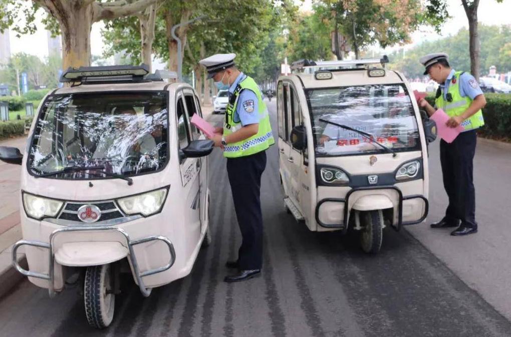 电动三四轮车可以上正规牌照吗,电动三四轮车不让上路是谁规定的