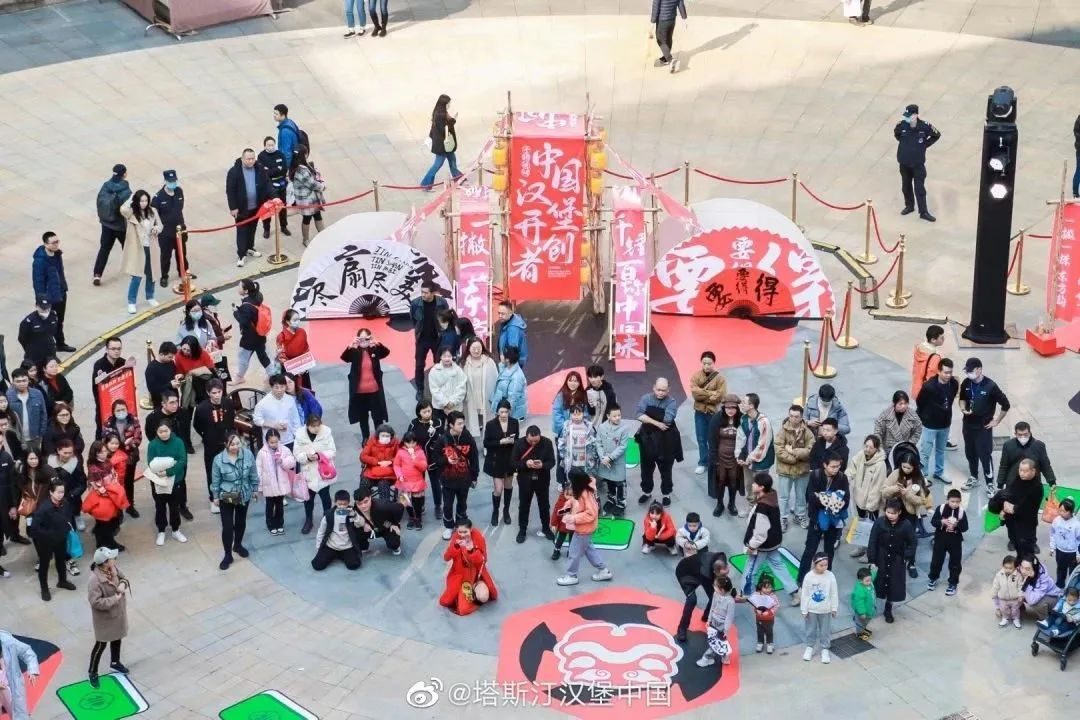 同样是玩快闪，这个品牌赢麻了