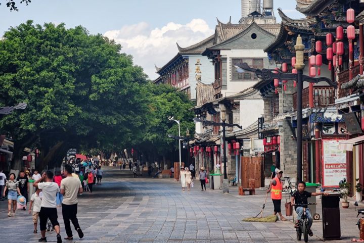 这座好吃好玩好住的云南小城，我劝你一定早点去