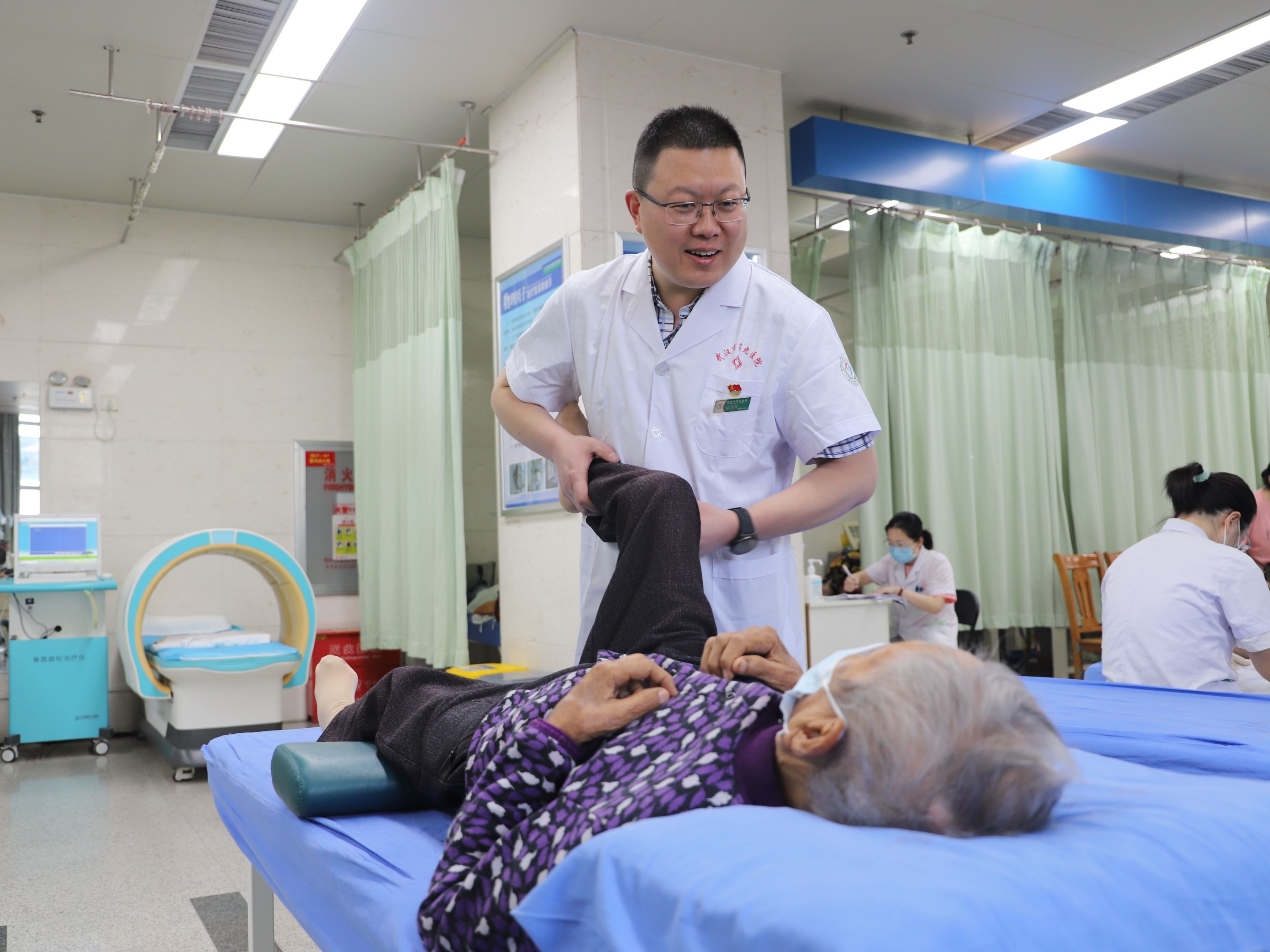 武汉第九医院新建综合大楼,武汉市第九医院有哪些科室