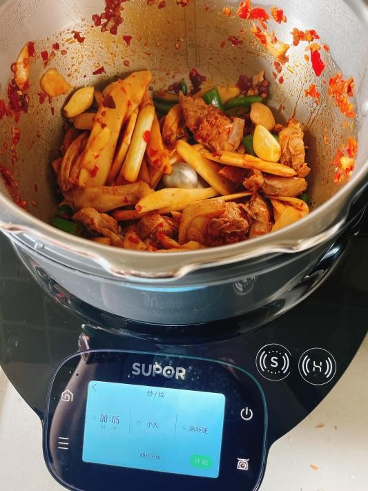 炒菜机智商税,炒菜机器人切菜器