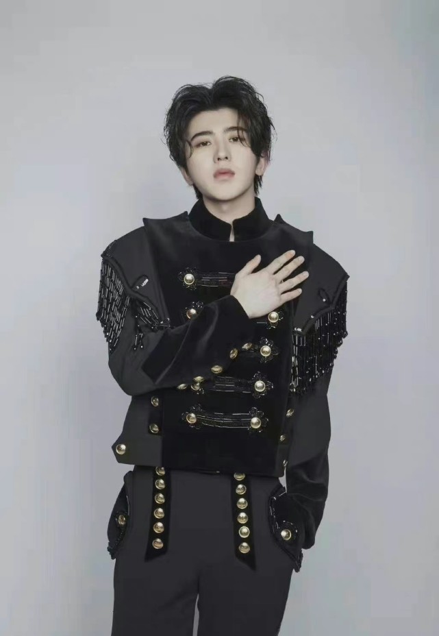 蔡徐坤杜莎蜡像馆多高,蔡徐坤上海蜡像馆活动