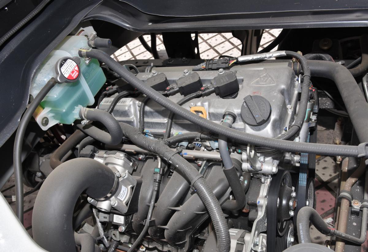 五菱龙卡对比长安跨越王d5,长安跨越者d5和五菱龙卡