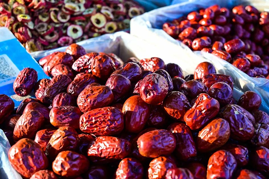 西山脚下的早市,闲逛最具人间烟火气的早市