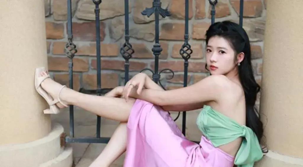 何蓝逗致青春,何蓝逗不想让主人受伤