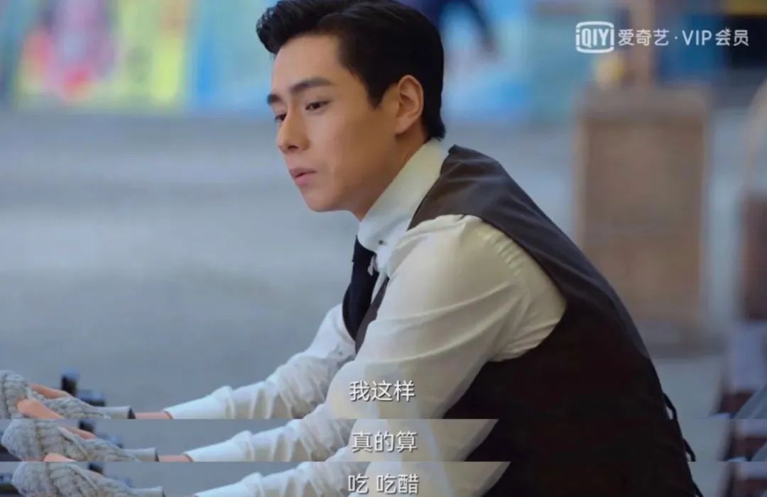 敢问这位男演员是沉浸在民国剧中无法自拔了吗？