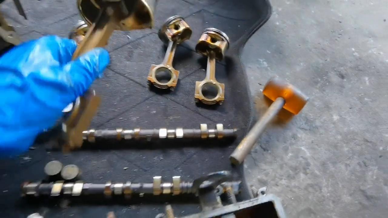 马六换气门油封活塞环视频,马六烧机油是哪个油封漏油