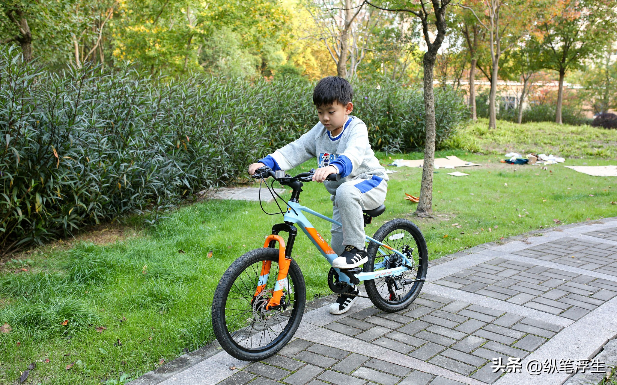 可以让小孩玩的越野车,柒小佰儿童变速山地自行车测评