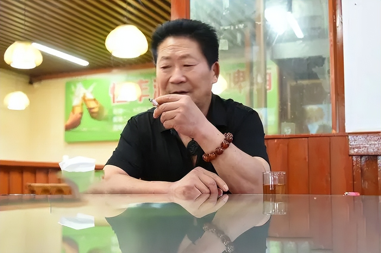 中国辣王李永志挑战最辣辣椒,辣王李永志每天5斤辣椒配白酒