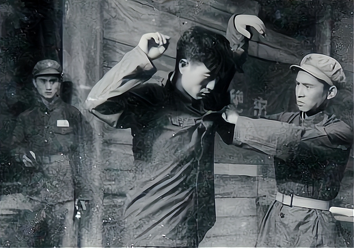 苏联专家给公安上课，突然被捕，局长笑言：老韩，我找你好苦