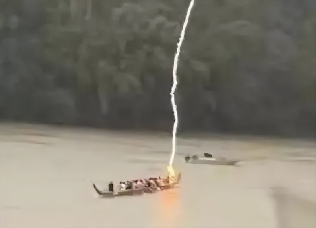 24小时内20人遭雷击身亡,突发悲剧2人遭雷击身亡