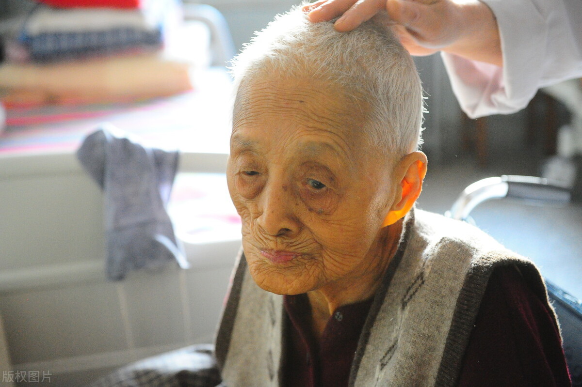 30年后生活不能自理的老人会怎样,不能自理老人怎么安度晚年最好