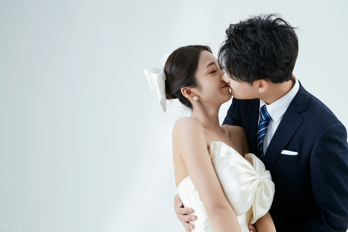 丈夫被判死缓妻子流泪,新婚之夜丈夫入狱三年